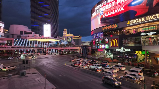 What Should Businesses Consider When Installing LED Screens in Areas With Heavy Foot Traffic